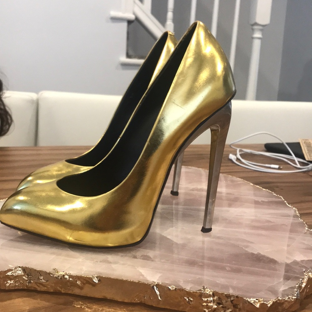 Giuseppe zanotti gold heels
